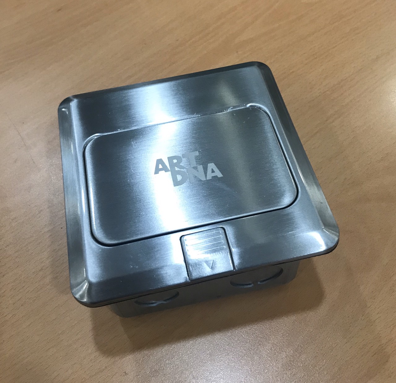 Ổ cắm âm sàn ARTDNA chất liệu INOX