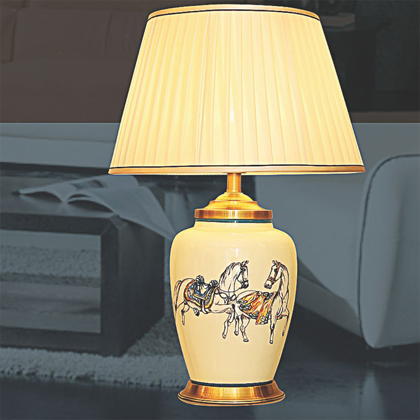Đèn bàn chụp vải thân gốm VENUS KT7025