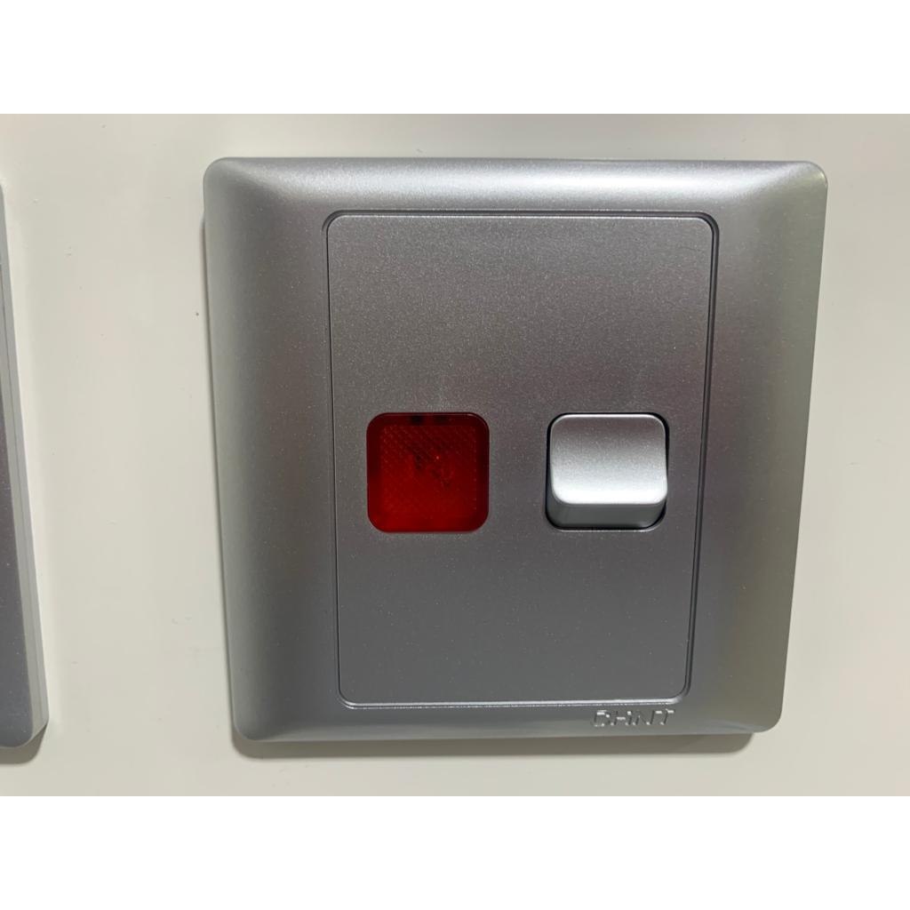 Công tắc bình nóng lạnh CHINT NEW7-G029/CS 20A 250V có đèn báo