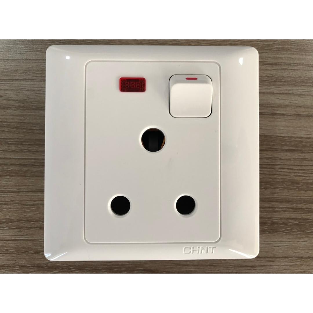 Ổ cắm đơn 3 chấu có đèn báo CHINT NEW7-G42310 5A 250V