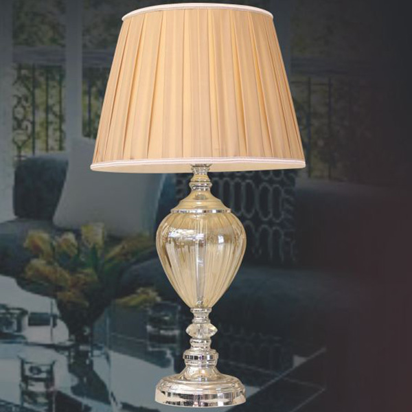 Đèn bàn chụp vải thân thủy tinh VENUS TB7016