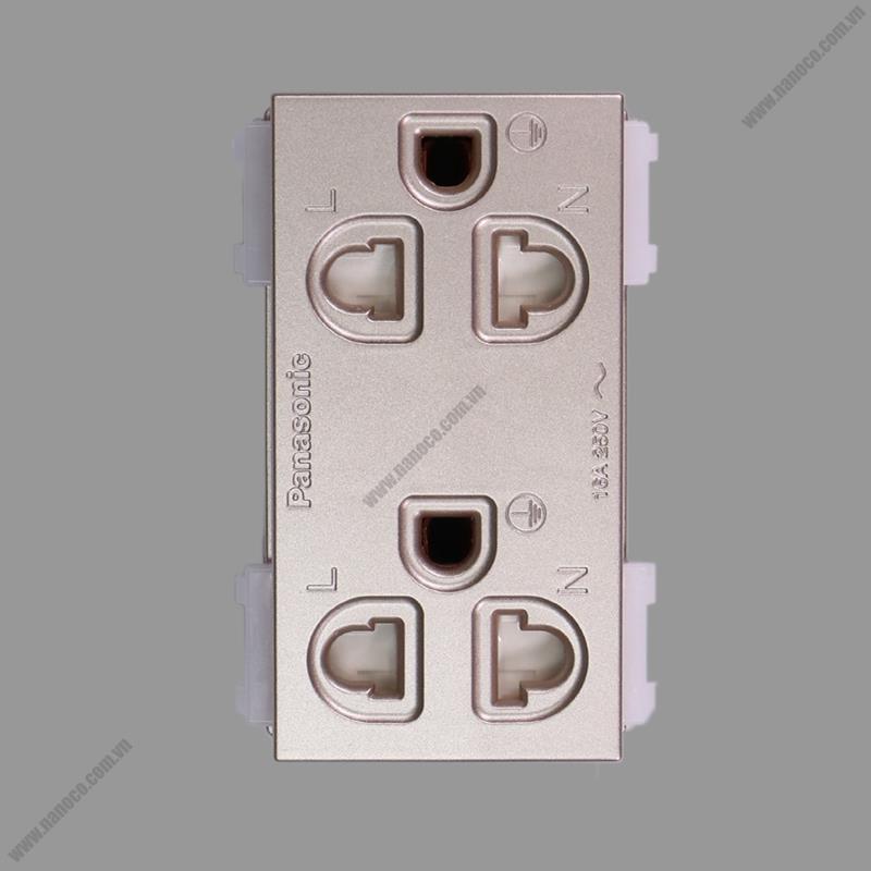 Ổ cắm đôi Panasonic WEV1582MYZ / WEV1582-7MYZ có màn che và dây nối đất 16A, màu vàng ánh kim