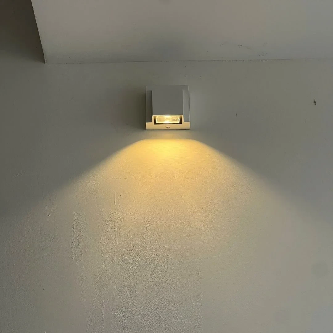 Đèn tường hiện đại VNT2220T1 Trắng