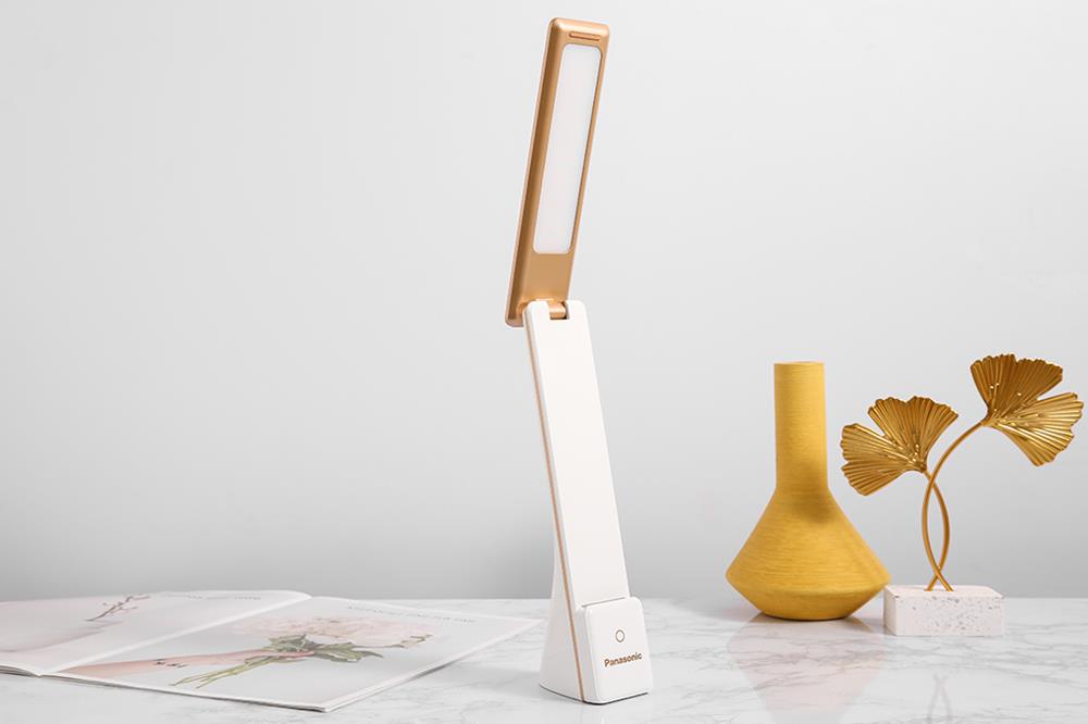 Mua đèn bàn sạc LED Panasonic HHGLT0339W88L Trắng