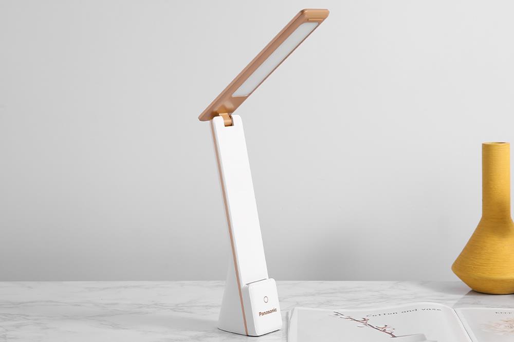 Bán đèn bàn sạc LED Panasonic HHGLT0339W88L Trắng