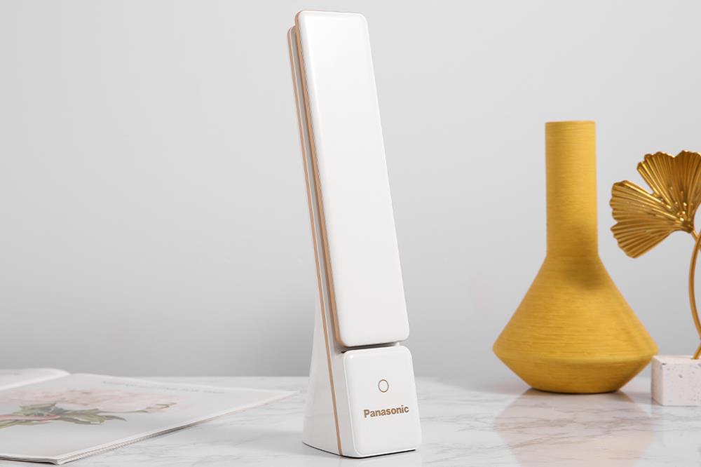 Đèn bàn sạc LED Panasonic HHGLT0339W88L Trắng giá tốt