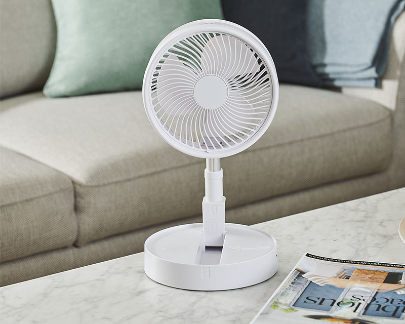 Quạt tích điện là một thiết bị điện làm mát được tích hợp thêm bộ sạc