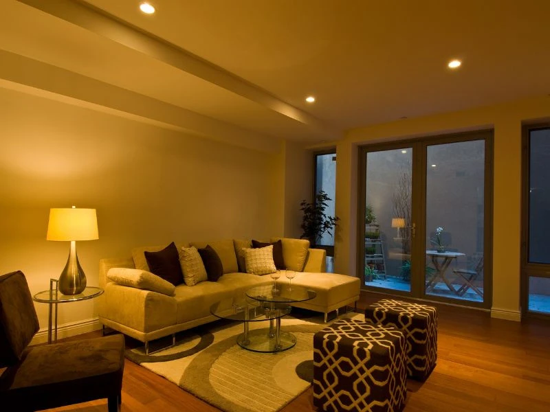 Đèn downlight âm trần xoay góc tạo điểm nhấn sang trọng cho không gian nội thất