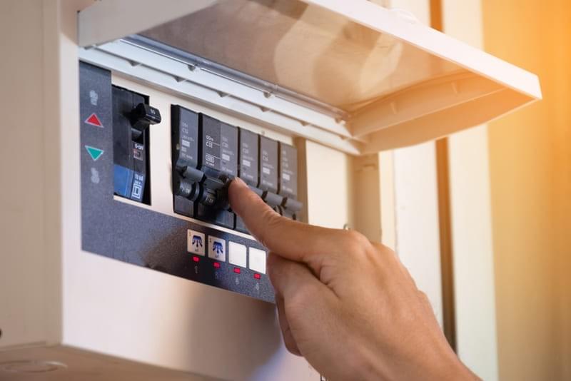 Cầu dao giúp bảo vệ hệ thống điện an toàn hơn cầu chì