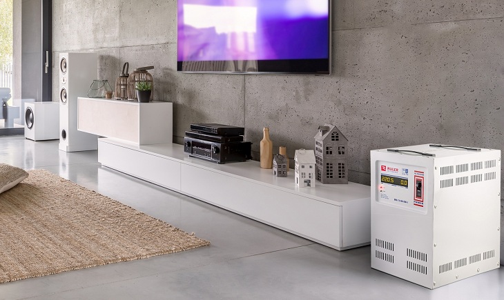 Gia đình nên có máy ổn áp để ổn định dòng điện