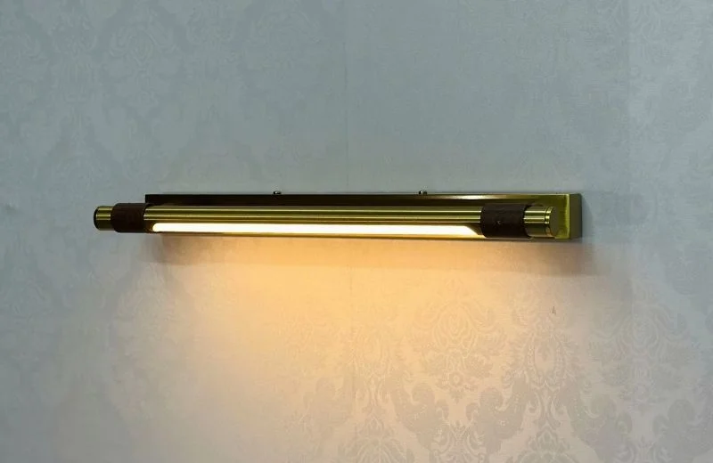 Ánh sáng lúc bật của Đèn Rọi Tranh RT41