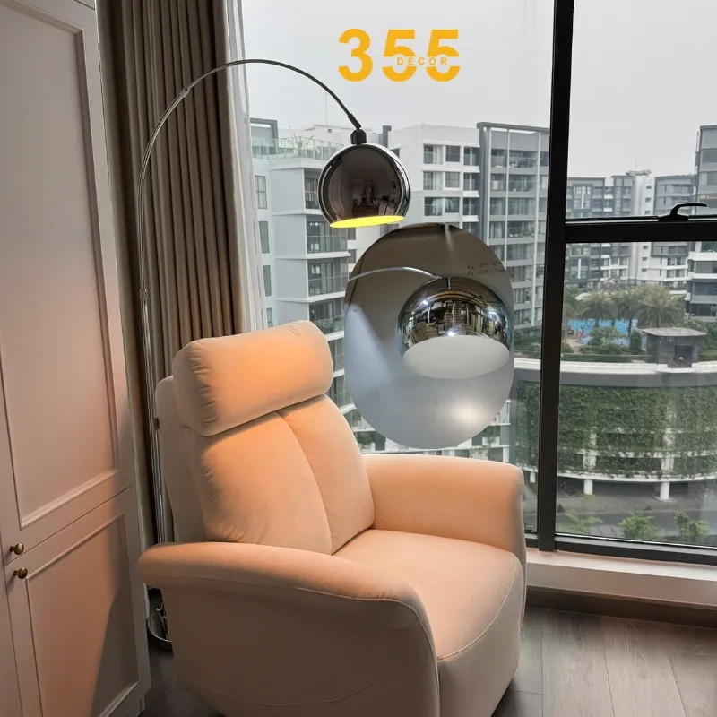 Đèn Đứng DD18 màu bạc xi bóng, thiết kế tối giản, dáng cong thanh lịch