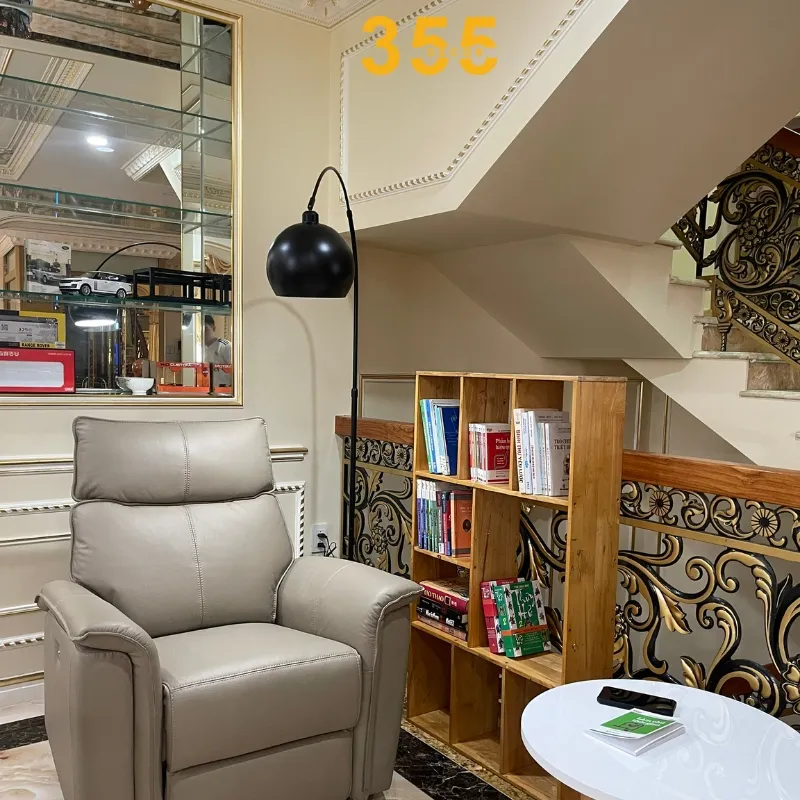 Đèn Đứng DD18 màu đen, dáng cong hiện đại, chao tròn, thân hợp kim