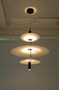 đèn thả trần trang trí ánh sáng vàng 