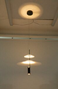 đèn thả trần trang trí ánh áng vàng