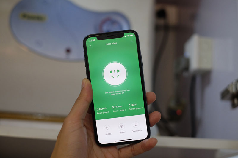 Ngoài tính năng điều khiển từ xa, nhiều ổ cắm thông minh còn hiển thị các thông số về điện năng, thời gian sử dụng của thiết bị.