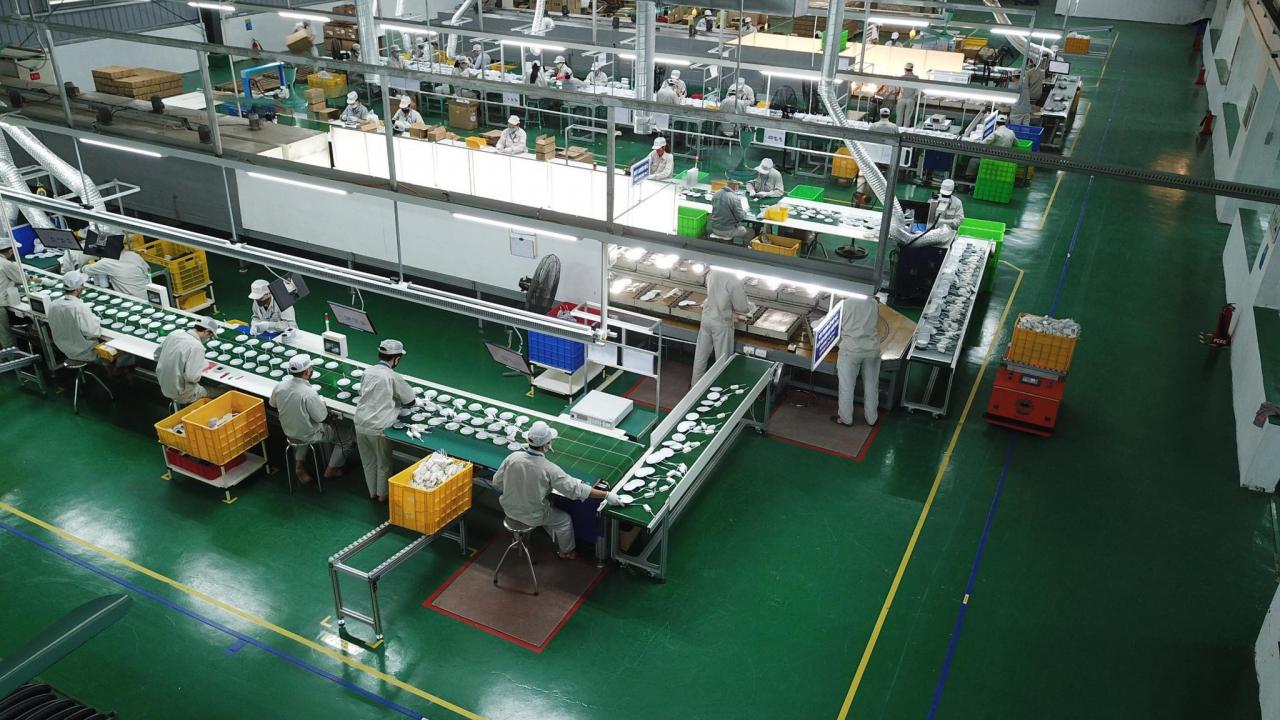 Ánh sáng cần đảm bảo tốt, giúp công nhân dễ dàng quan sát