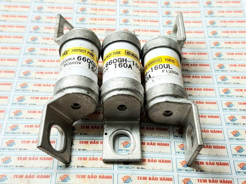 Cầu chì điện 1 chiều có kích thước nhỏ, làm việc rất ổn định tuy nhiên rất khó ngắt mạch