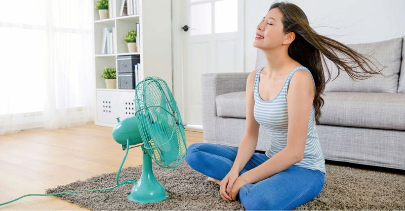 Cách dùng quạt để tránh bị cảm trong mùa hè