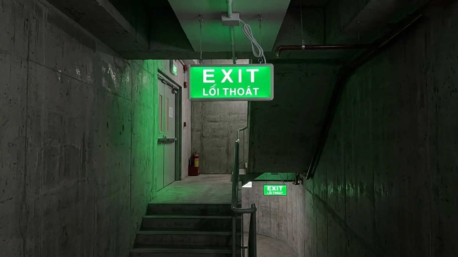 Đèn Exit được lắp ở các hành lang bộ