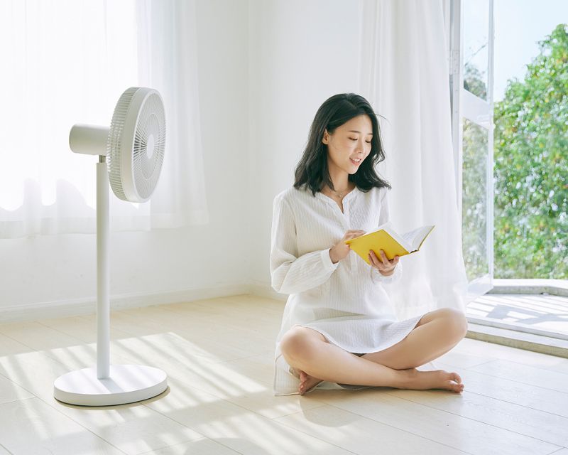 Nên bật quạt với mức gió nhẹ đến trung bình để đảm bảo an toàn sức khỏe